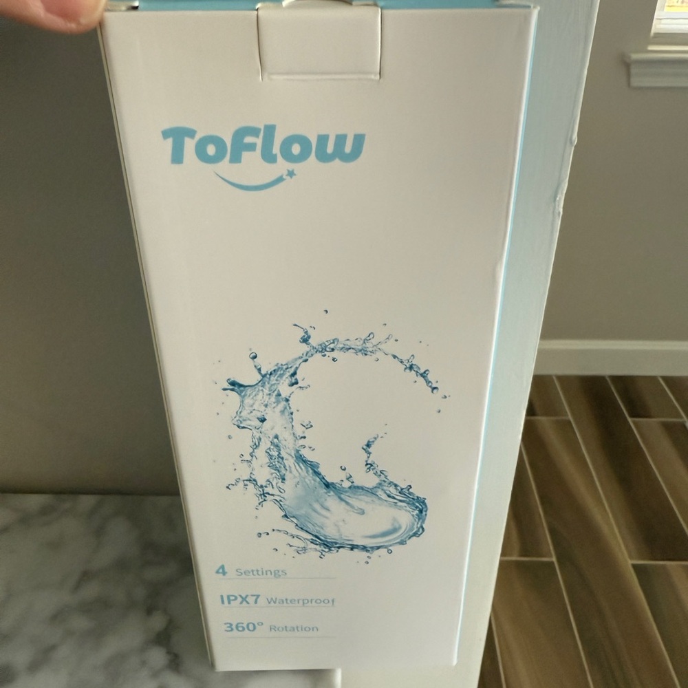Water dental flosser teeth pick: 4 settings!  Brand new in box.